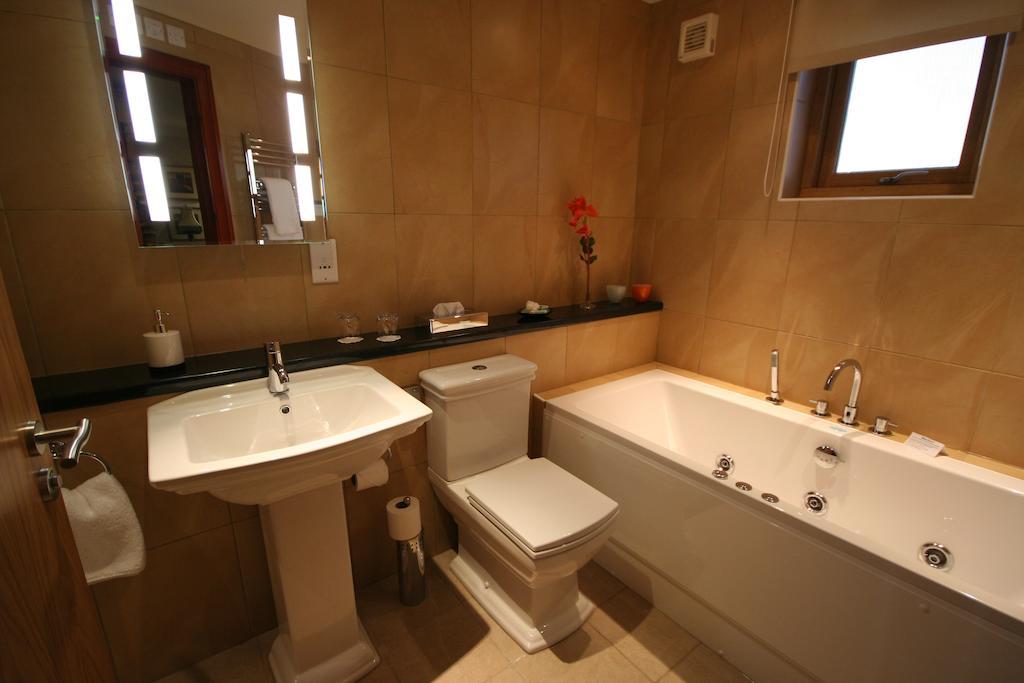 Three Horseshoes Country Inn Leek Habitación foto
